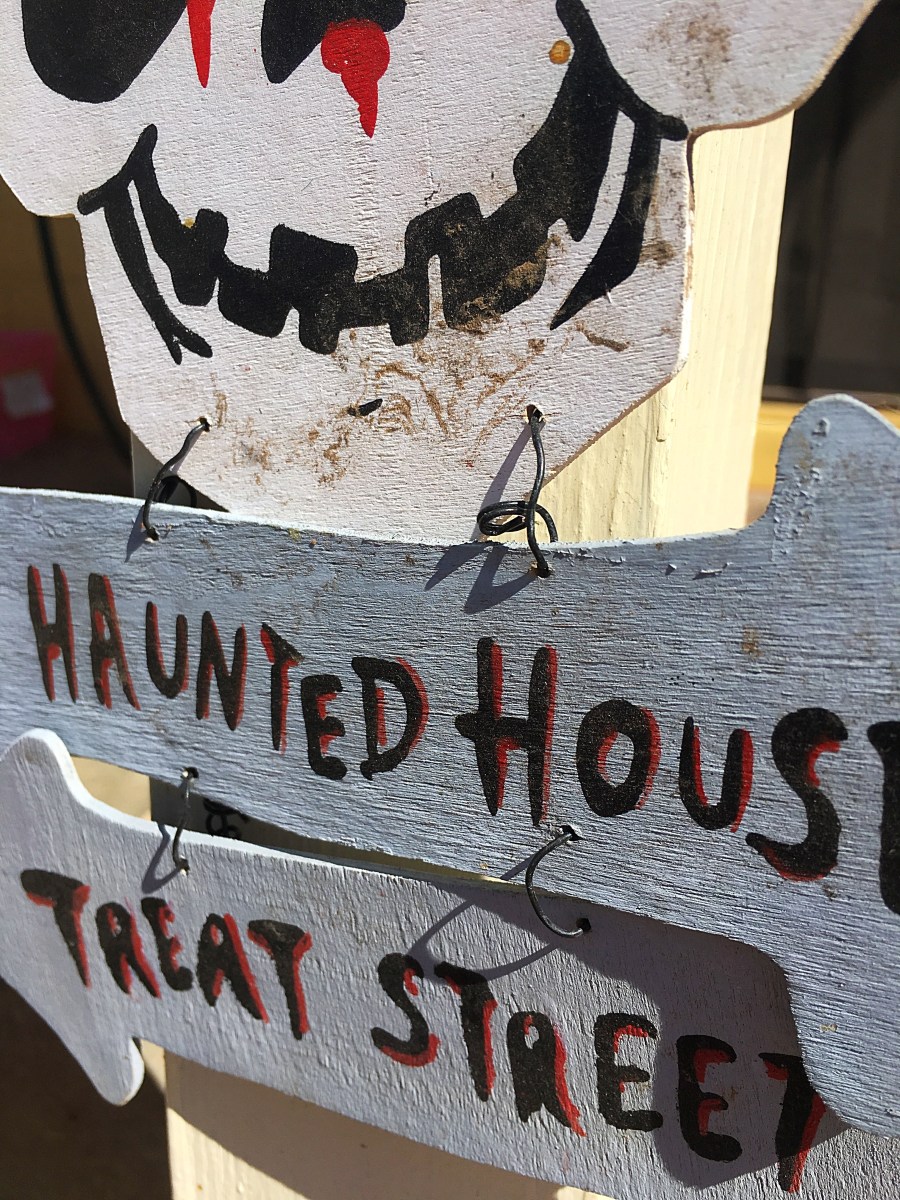 Halloween sign